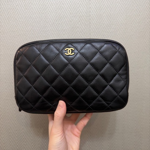 Chanel 黑羊皮菱格紋霧金釦化妝包
