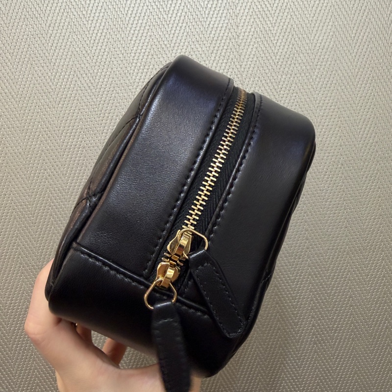 Chanel 黑羊皮菱格紋霧金釦化妝包-4