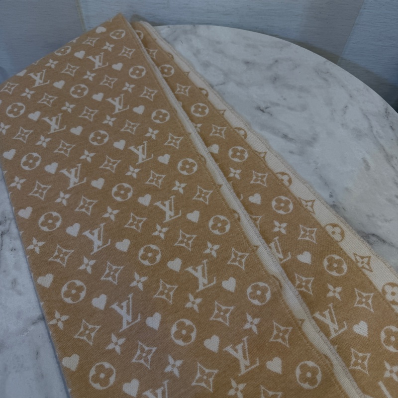 LV 奶茶色山羊絨Game on圍巾M76900-0