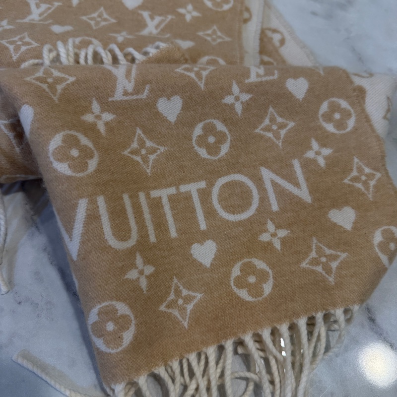 LV 奶茶色山羊絨Game on圍巾M76900-2