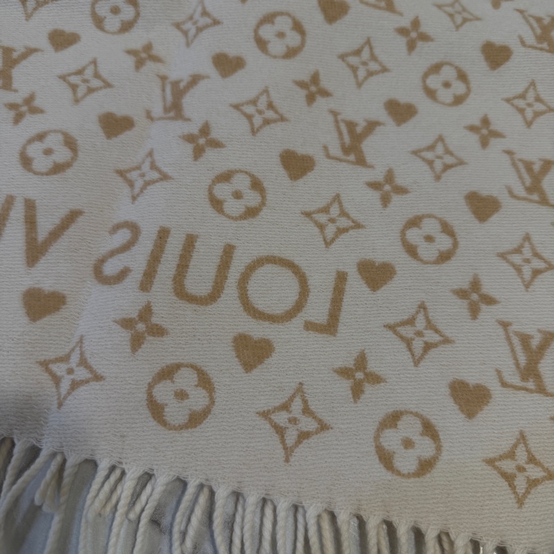 LV 奶茶色山羊絨Game on圍巾M76900-4