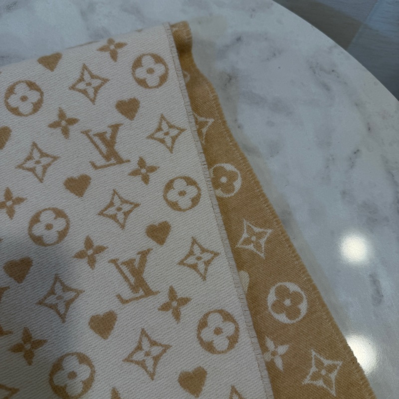 LV 奶茶色山羊絨Game on圍巾M76900-5