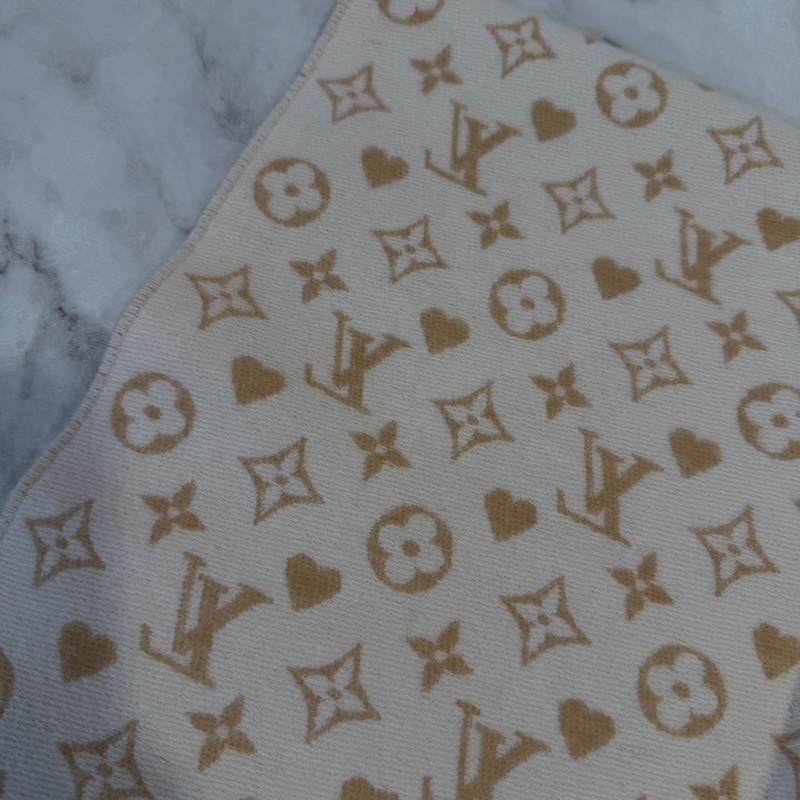LV 奶茶色山羊絨Game on圍巾M76900-6