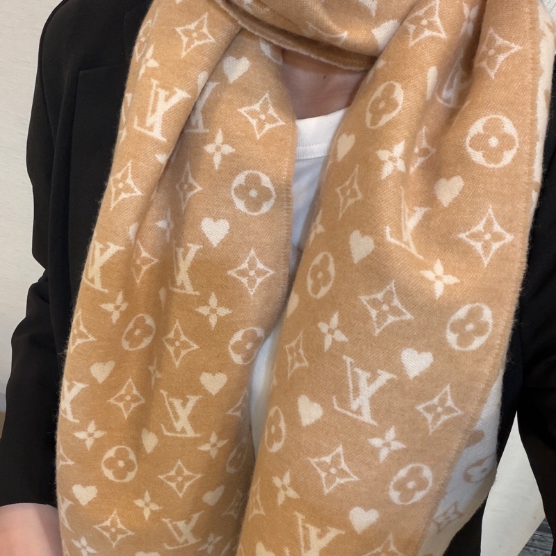 LV 奶茶色山羊絨Game on圍巾M76900-7