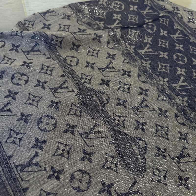 LV 藍絲質羊毛Demin造型方形披肩M76691-2