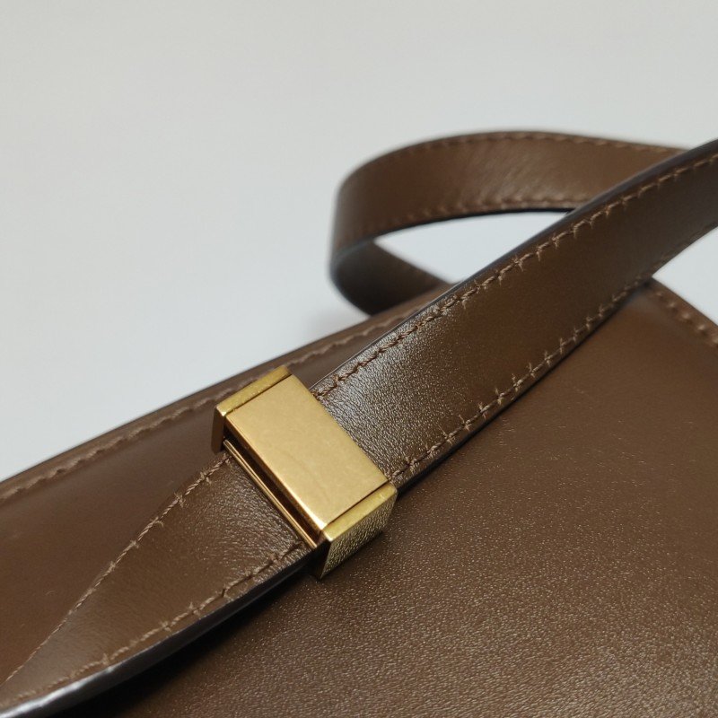 Celine Classic Box豆腐包小號牛皮純色按壓式鎖扣單肩包-14