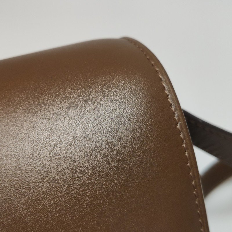 Celine Classic Box豆腐包小號牛皮純色按壓式鎖扣單肩包-20