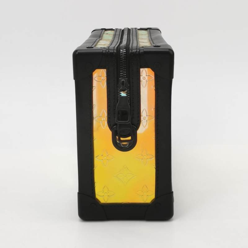 Louis Vuitton(LV)SoftTrunk牛皮老花壓紋透明鉚釘包角斜挎包單肩包-3