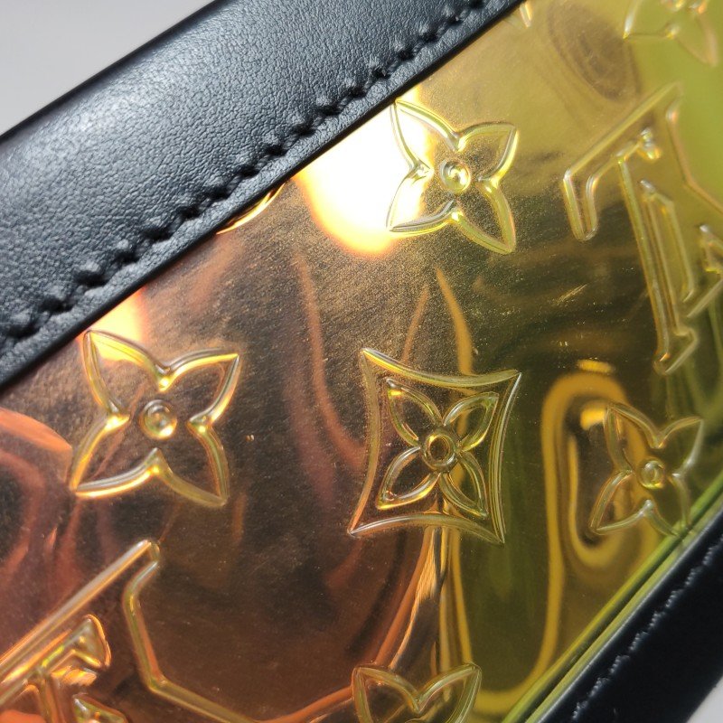 Louis Vuitton(LV)SoftTrunk牛皮老花壓紋透明鉚釘包角斜挎包單肩包-14