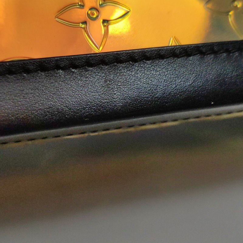 Louis Vuitton(LV)SoftTrunk牛皮老花壓紋透明鉚釘包角斜挎包單肩包-17