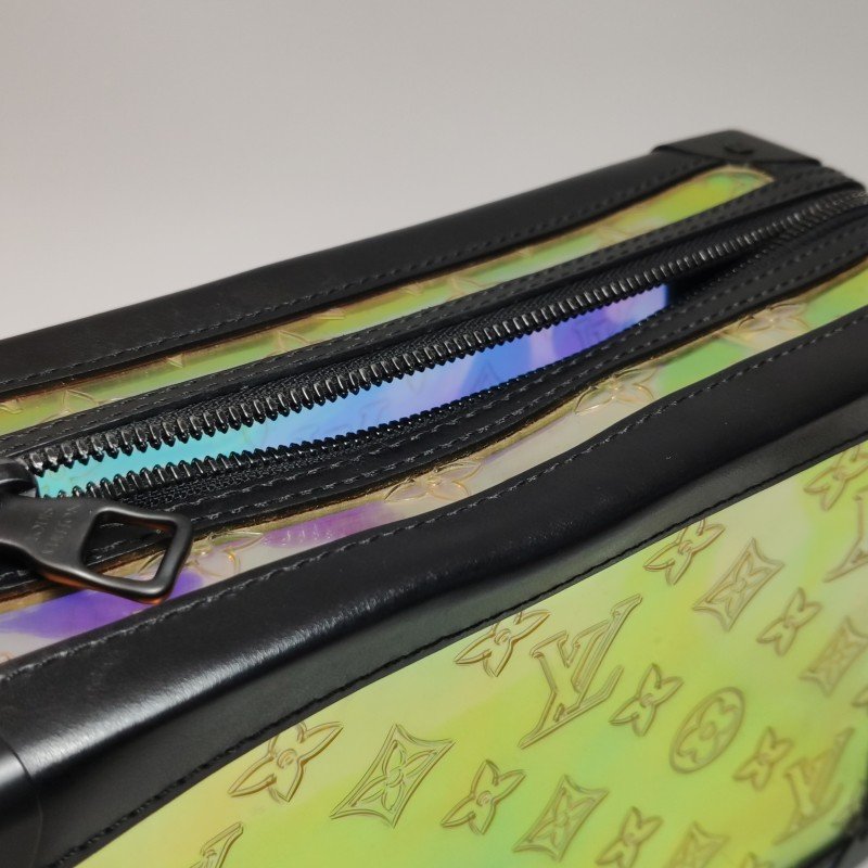 Louis Vuitton(LV)SoftTrunk牛皮老花壓紋透明鉚釘包角斜挎包單肩包-19