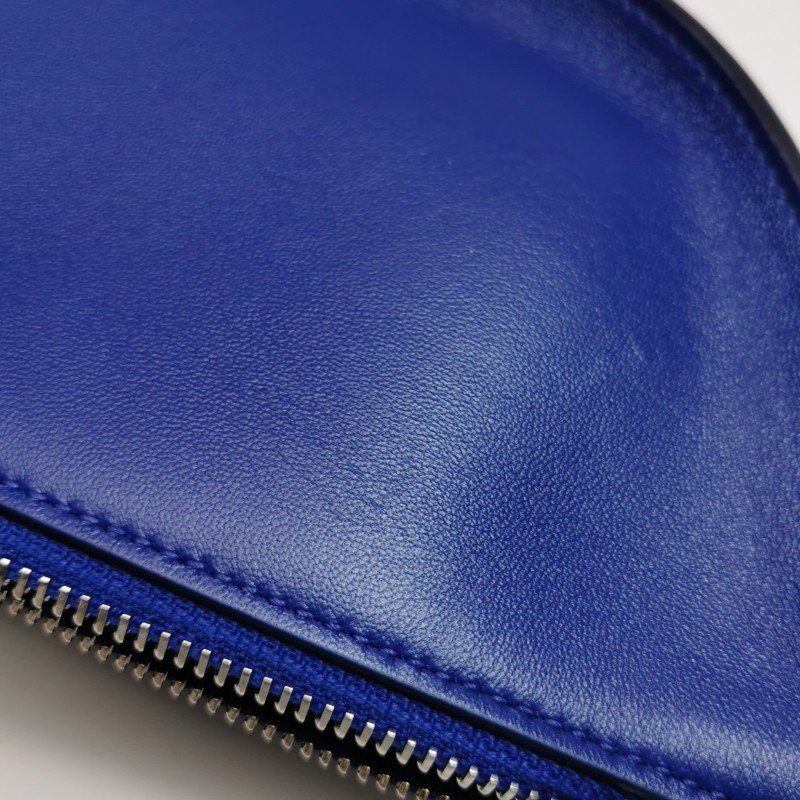 Burberry Shield迷你羊皮純色拉鏈鈴鐺墜飾單肩包-10