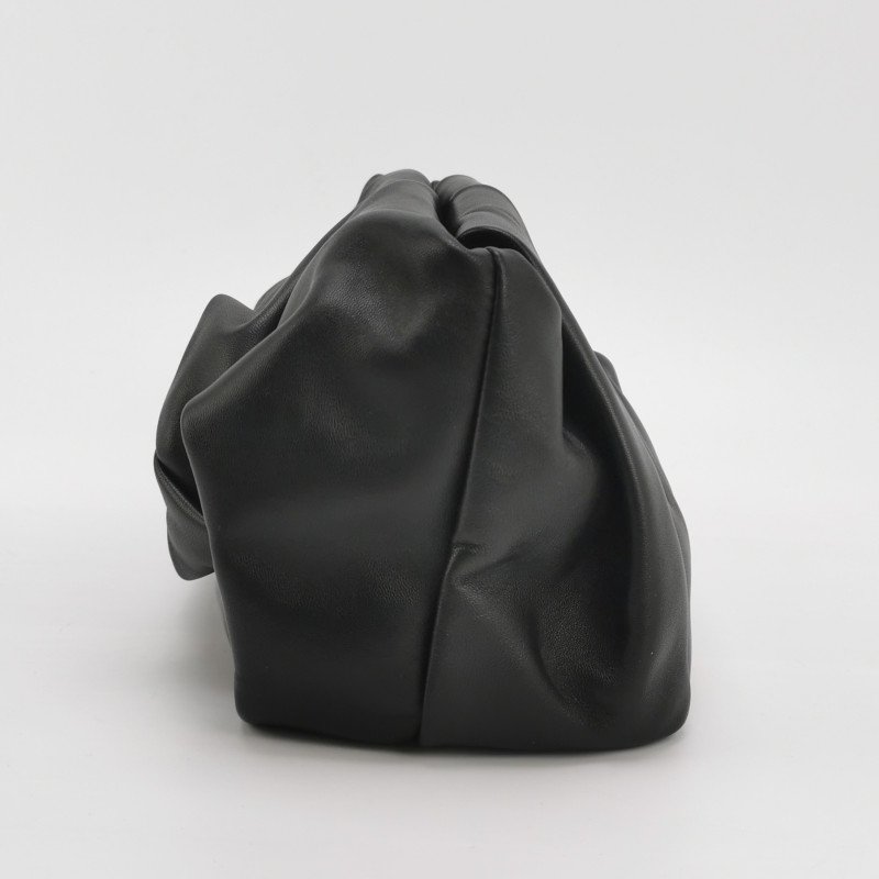 Burberry羊皮純色花朵造型手拿包 9.8新-1