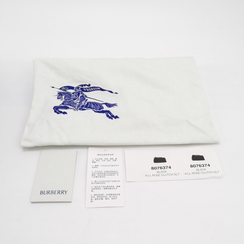 Burberry羊皮純色花朵造型手拿包 9.8新-8