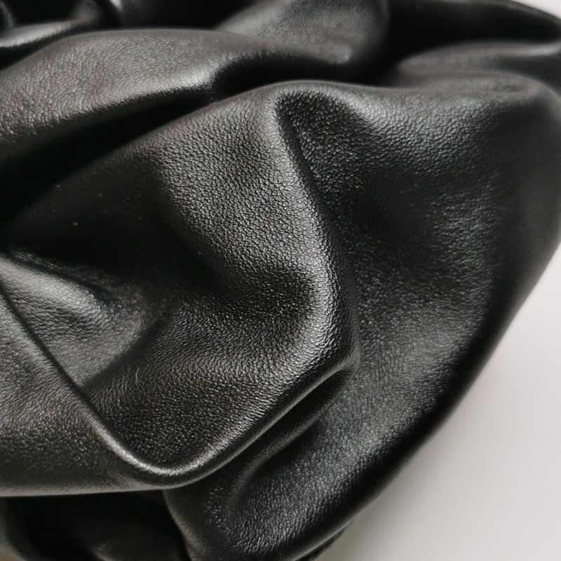 Burberry羊皮純色花朵造型手拿包 9.8新-10