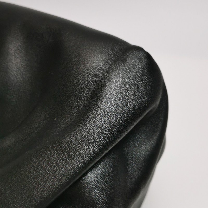 Burberry羊皮純色花朵造型手拿包 9.8新-11