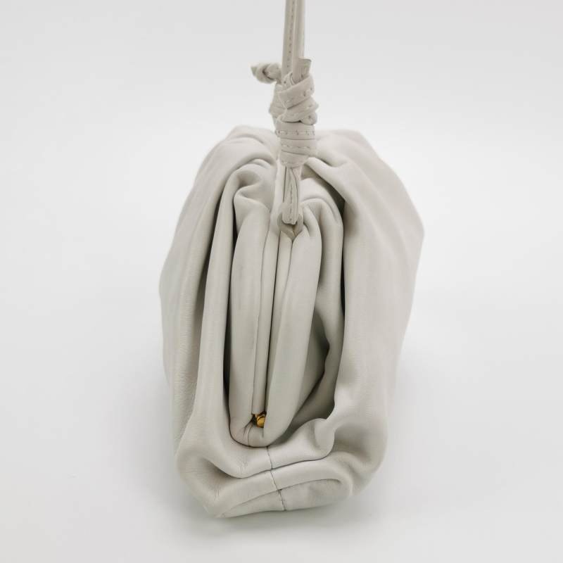 Bottega Veneta Pouch雲朵包迷你牛皮純色褶皺斜挎包單肩包-3