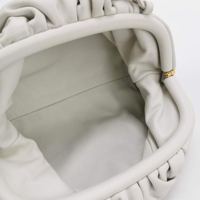 Bottega Veneta Pouch雲朵包迷你牛皮純色褶皺斜挎包單肩包-6