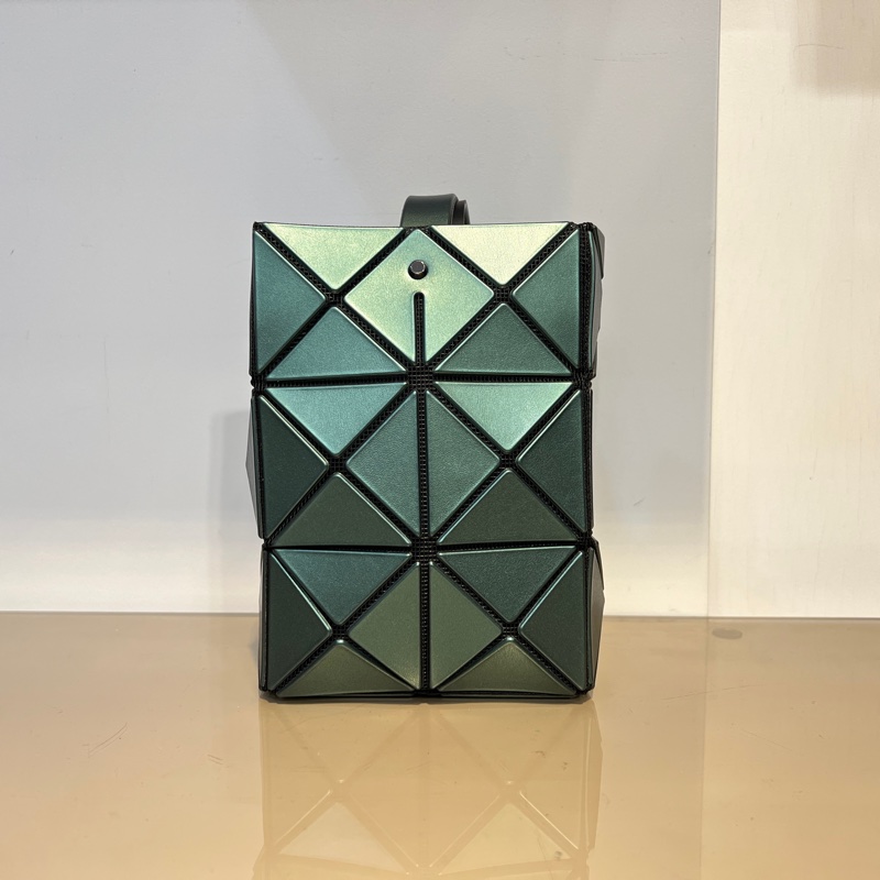 IsseyMiyake綠塑料黑銀釦Mini手提包-1