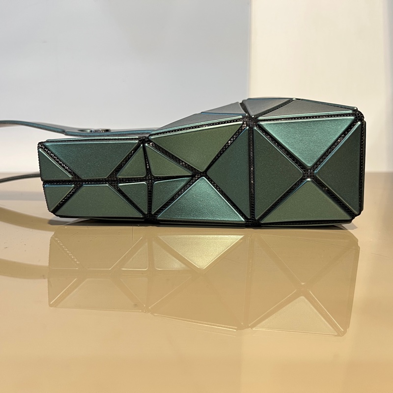 IsseyMiyake綠塑料黑銀釦Mini手提包-3