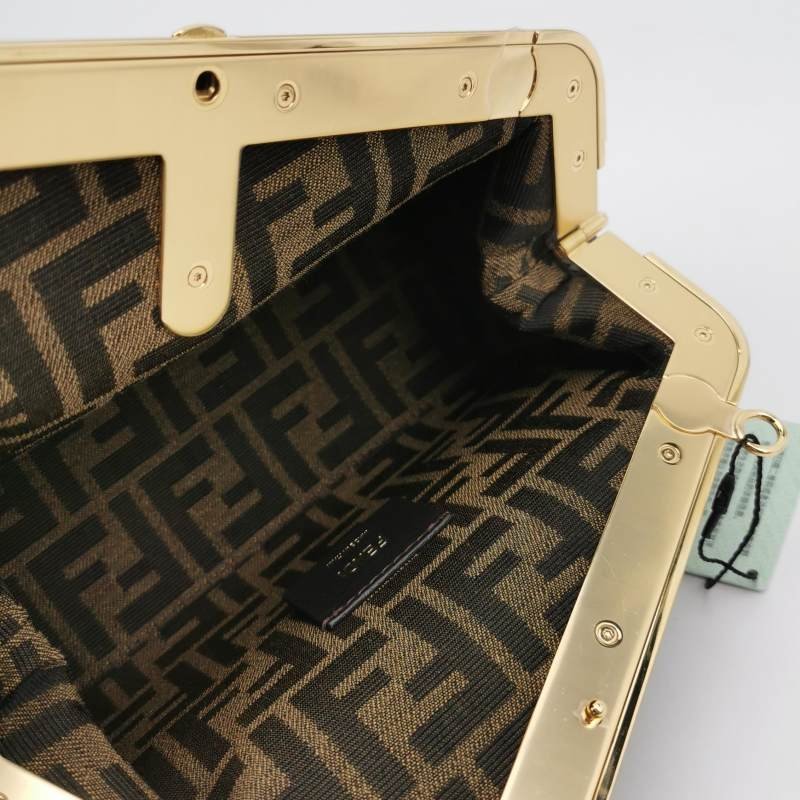 Fendi First小號蛇皮純色單肩包-6