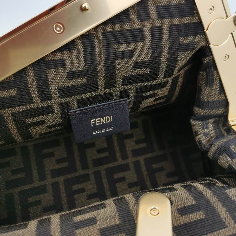Fendi First小號蛇皮純色單肩包-7