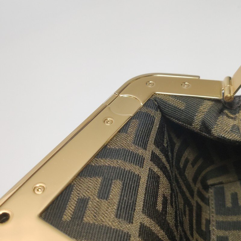 Fendi First小號蛇皮純色單肩包-14