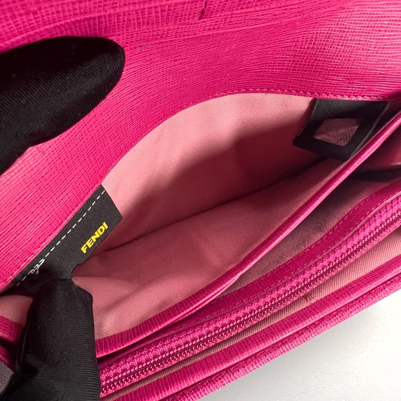 FENDI 1086486 老花拚玫紅掀蓋長夾-6