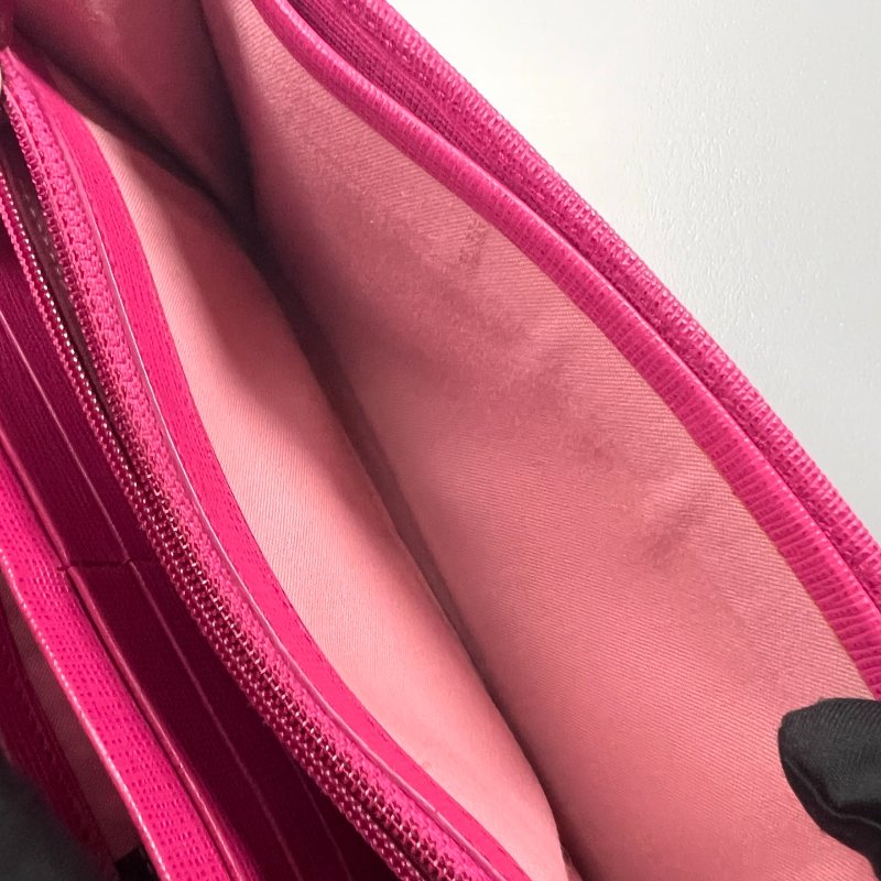 FENDI 1086486 老花拚玫紅掀蓋長夾-7