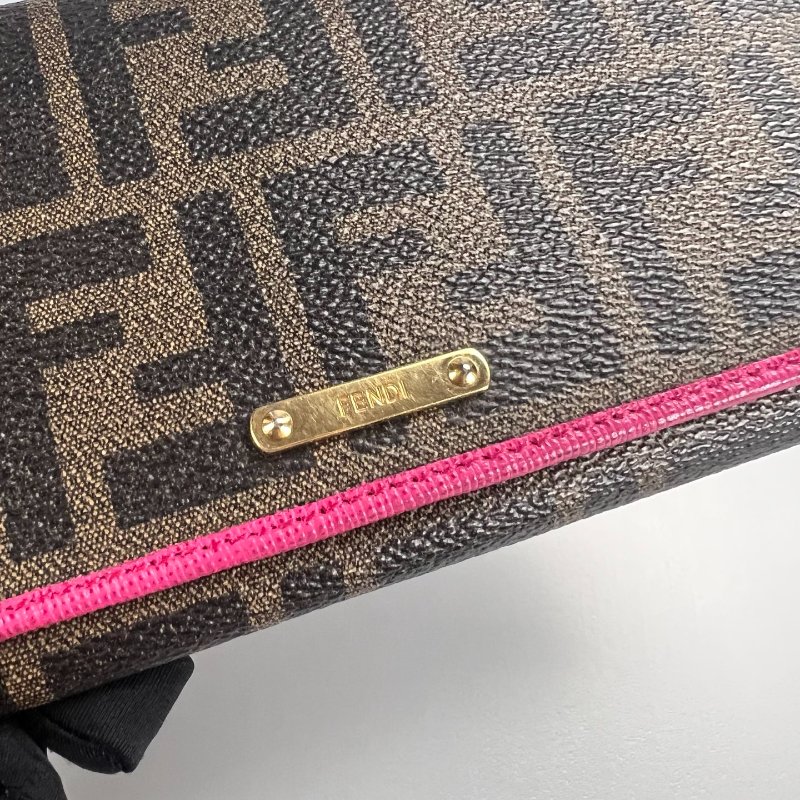 FENDI 1086486 老花拚玫紅掀蓋長夾-9