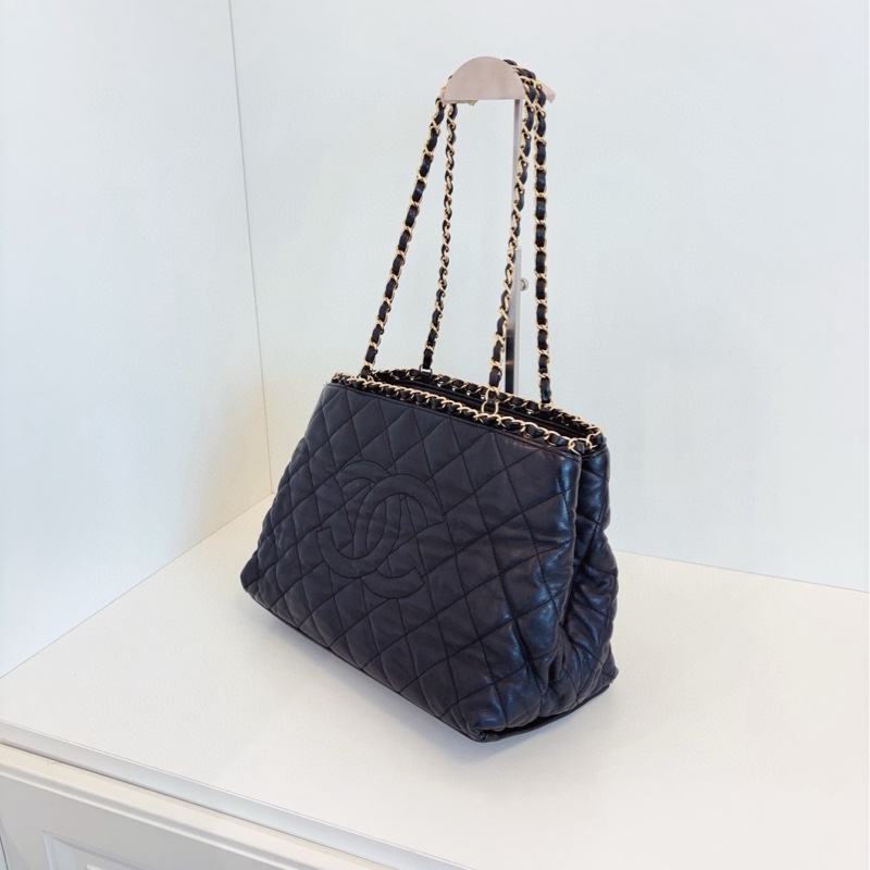 【97新🆕】Chanel 黑金皮穿鏈條滾邊 tote 單肩包-3
