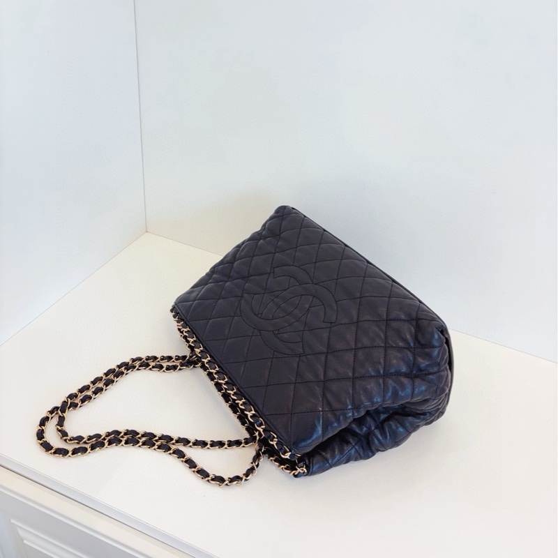 【97新🆕】Chanel 黑金皮穿鏈條滾邊 tote 單肩包-5