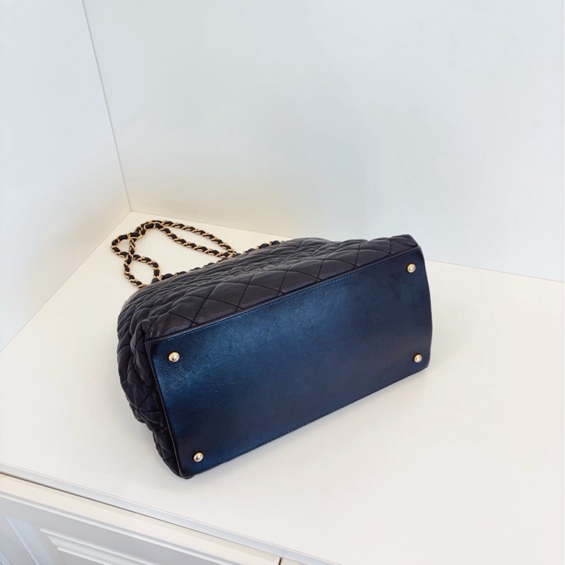 【97新🆕】Chanel 黑金皮穿鏈條滾邊 tote 單肩包-6