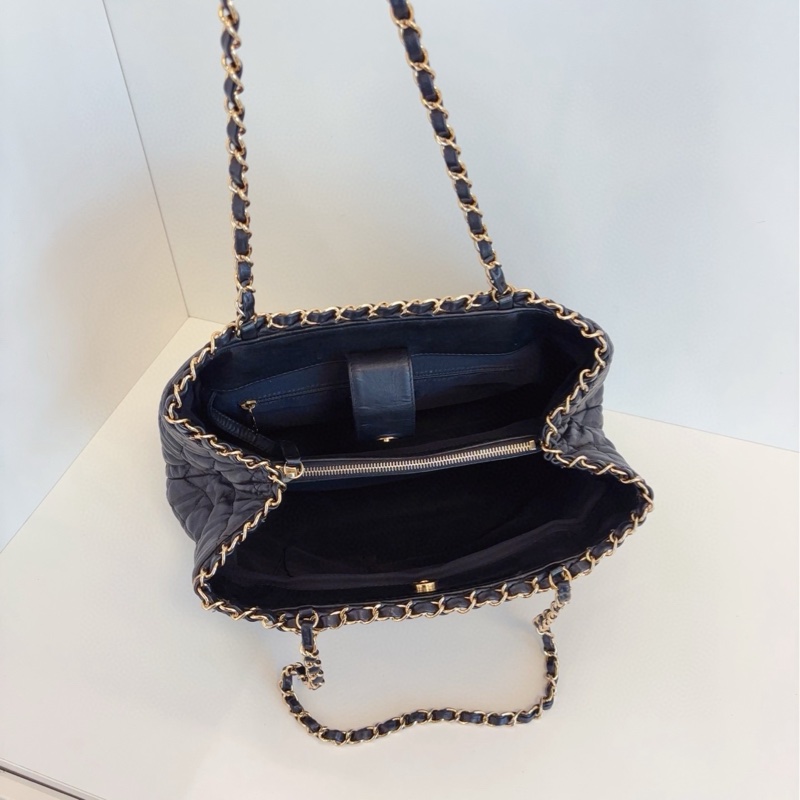 【97新🆕】Chanel 黑金皮穿鏈條滾邊 tote 單肩包-7