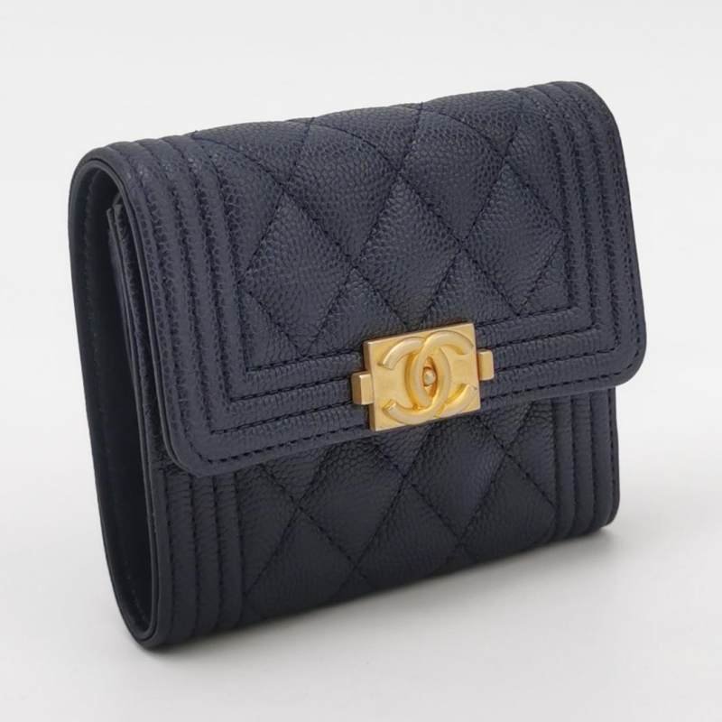 Chanel Boy Bag牛皮菱格絎縫方形雙C鎖扣錢包-2