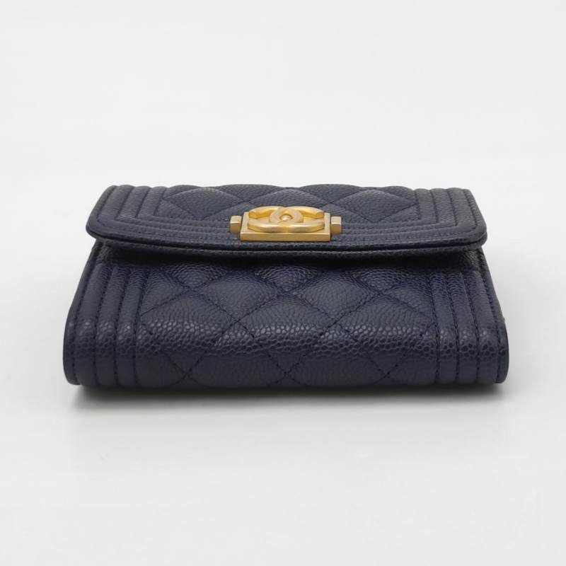 Chanel Boy Bag牛皮菱格絎縫方形雙C鎖扣錢包-4