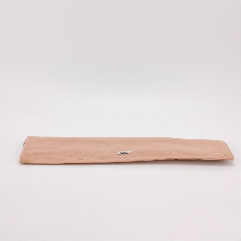 Miu Miu羊皮純色褶皺字母Logo手拿包-7