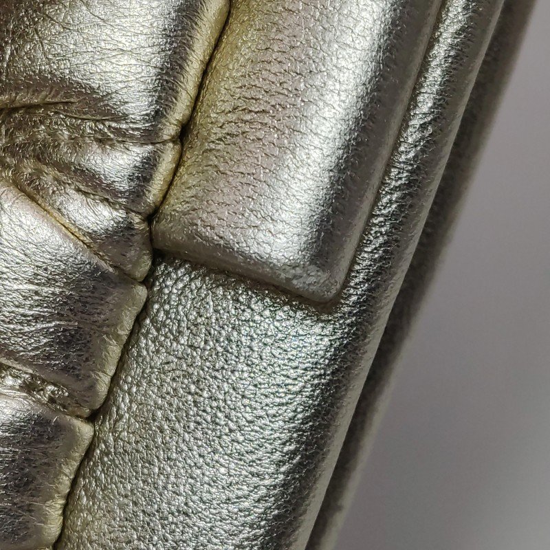 Miu Miu羊皮純色褶皺字母Logo手拿包-13