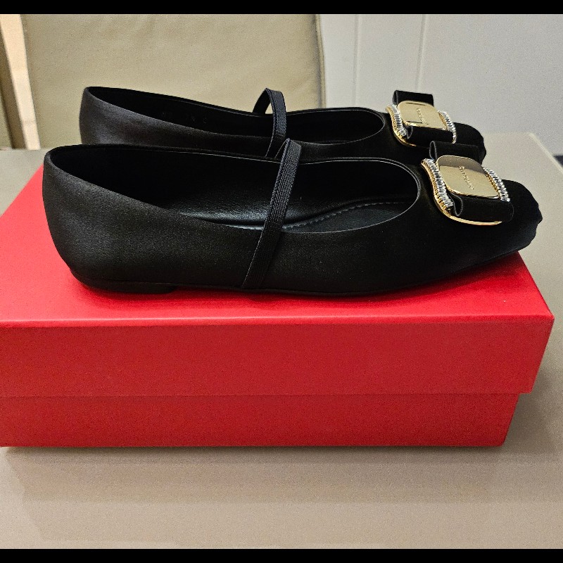 Ferragamo黑色緞面芭蕾舞鞋-3