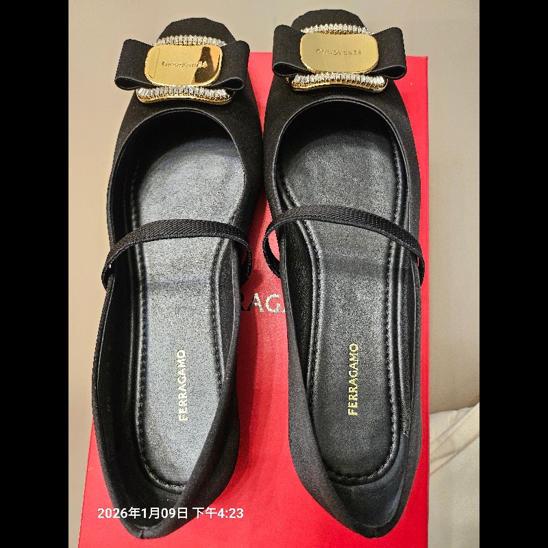 Ferragamo黑色緞面芭蕾舞鞋-7