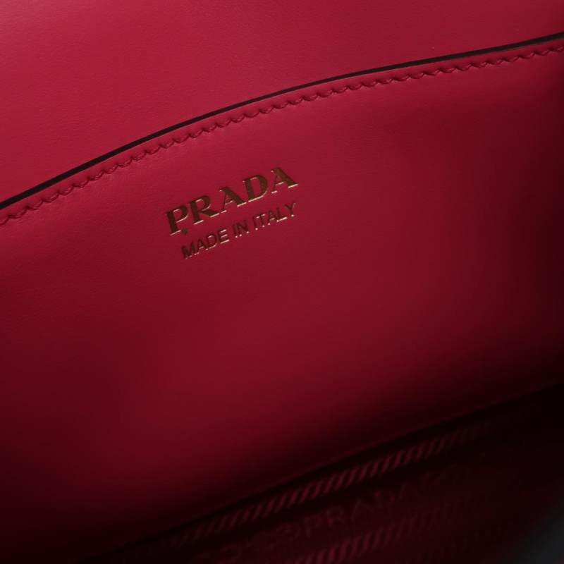 Prada Monochrome牛皮純色字母logo信封式翻蓋斜挎包-7