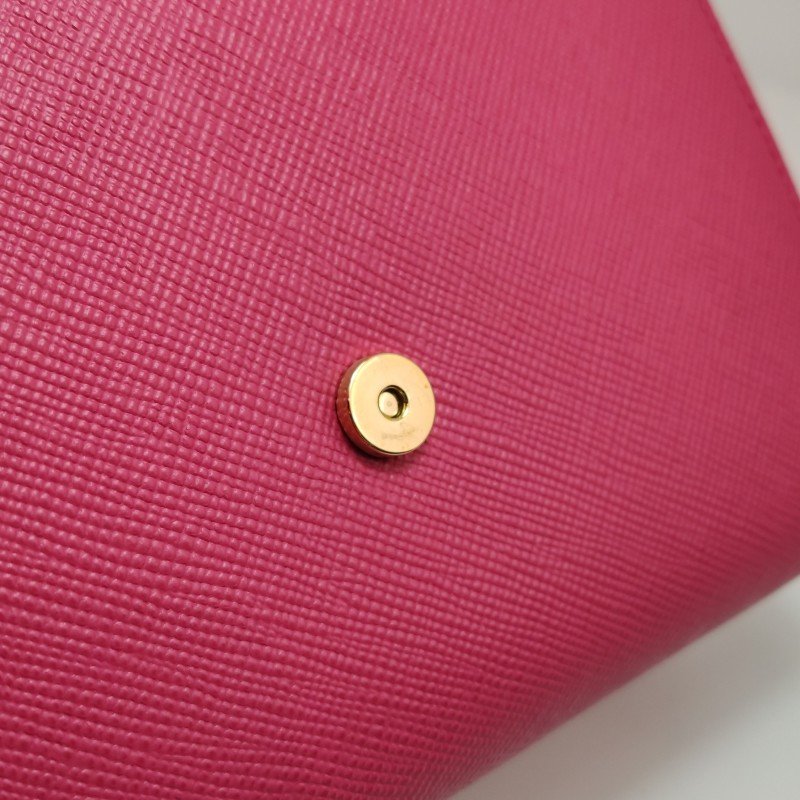 Prada Monochrome牛皮純色字母logo信封式翻蓋斜挎包-9