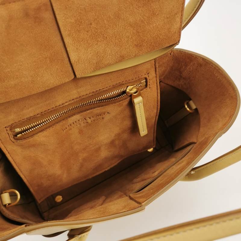 Bottega VenetaArco迷你牛皮Intrecciato編織斜挎包-6