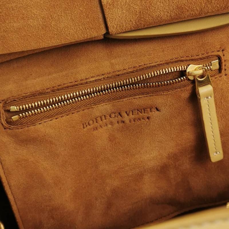 Bottega VenetaArco迷你牛皮Intrecciato編織斜挎包-7