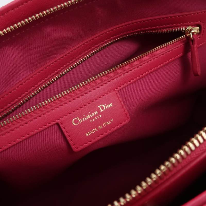 Dior Soft羊皮純色絎縫字母吊飾單肩包-7