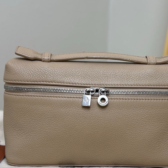 【89🆕】Loro Piana LP19全皮飯盒包奶茶色銀扣 手提斜挎包-3