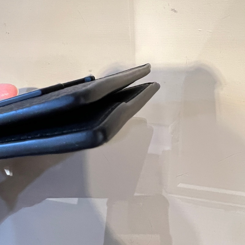 LV黑粒面牛皮Multiple5卡交叉對開短夾/金屬膠膜未撕-3