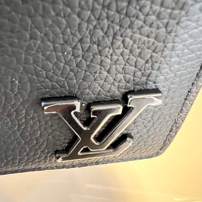 LV黑粒面牛皮Multiple5卡交叉對開短夾/金屬膠膜未撕-6