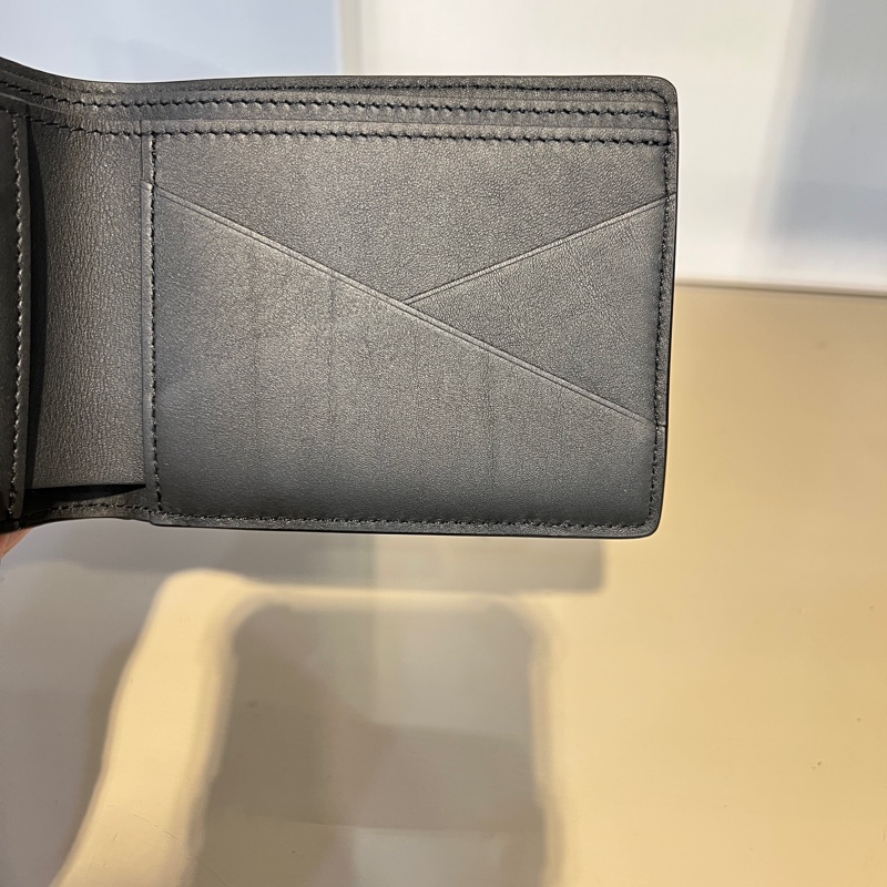 LV黑粒面牛皮Multiple5卡交叉對開短夾/金屬膠膜未撕-9