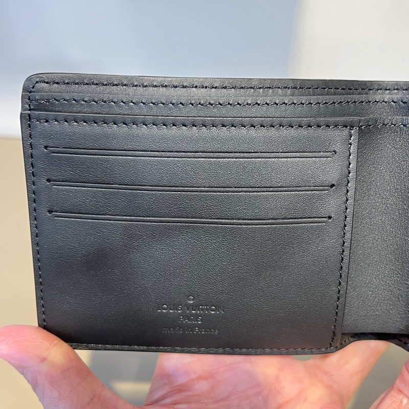 LV黑粒面牛皮Multiple5卡交叉對開短夾/金屬膠膜未撕-10